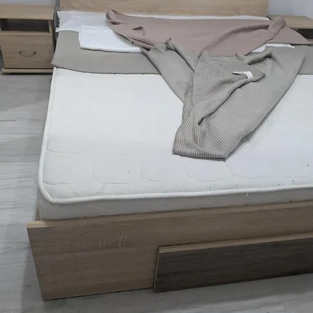 Centralni V Praze 1 Nedaleko Vseho Lägenhet *